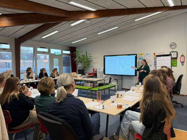 Kentalis TOS taalontwikkelingsstoornis Groningen Assen Cluster 2 visualiseeringe TOSinc. Ondersteunend tekenen Inge Hamelink-Oosdijk Pien van der Most Kirsten Romeijnders Annemiek Lourens Workshop Masterclass VIP